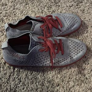 Suavs Athletic shoe